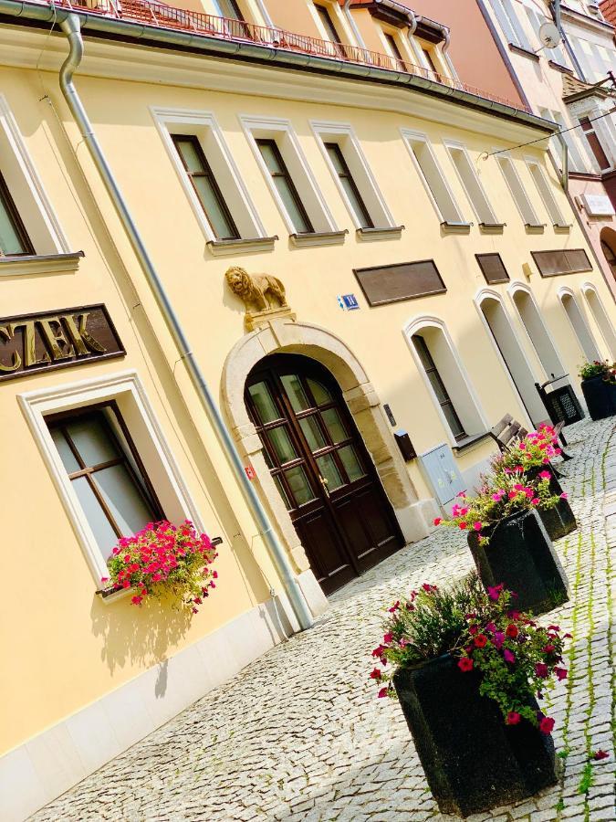 Apartament W Centrum Miasta Z Darmowym Parkingiem Dla Dwojga -Apartamenty Pod Zlotym Lwem Kłodzko Exterior foto